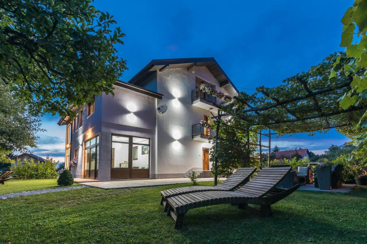 Apartments Lucic Слунь Екстер'єр фото