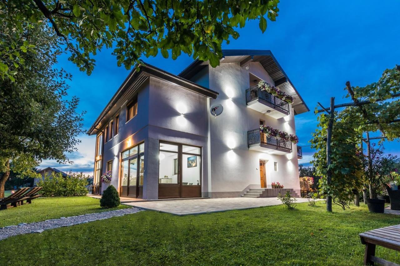 Apartments Lucic Слунь Екстер'єр фото